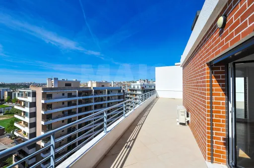 T3 + 1 Duplex com Box para 2 carros e Terraço | Colinas do Cruzeiro, Odivelas