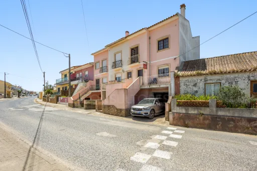 Moradia T3 com quintal e garagem a 5 min. da praia