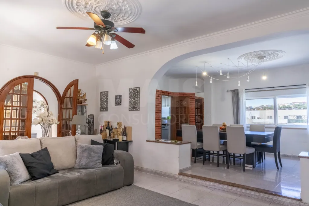 Moradia T5, com garagem e espaço exterior, Caneças