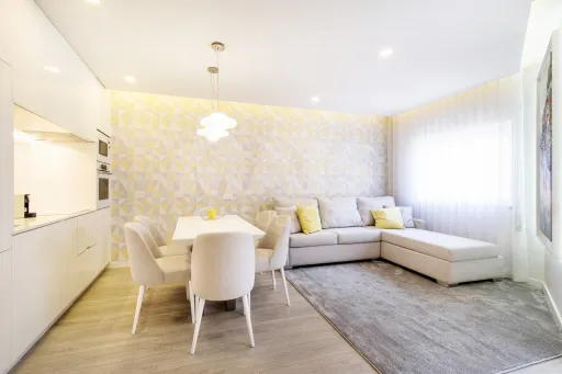 T2 furnished and equipped with balcony - Cascais center