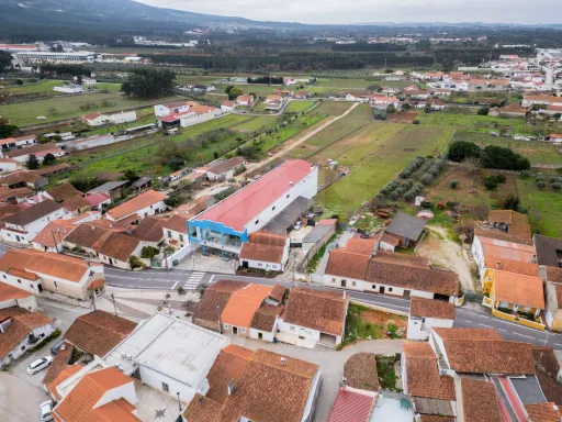 Your Refuge: Comfort and Modernity in Aljubarrota