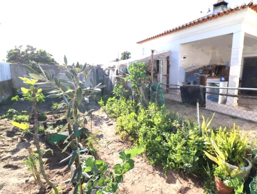 Moradia Térrea T4 Isolada, com Terreno e Garagem Samora Correia