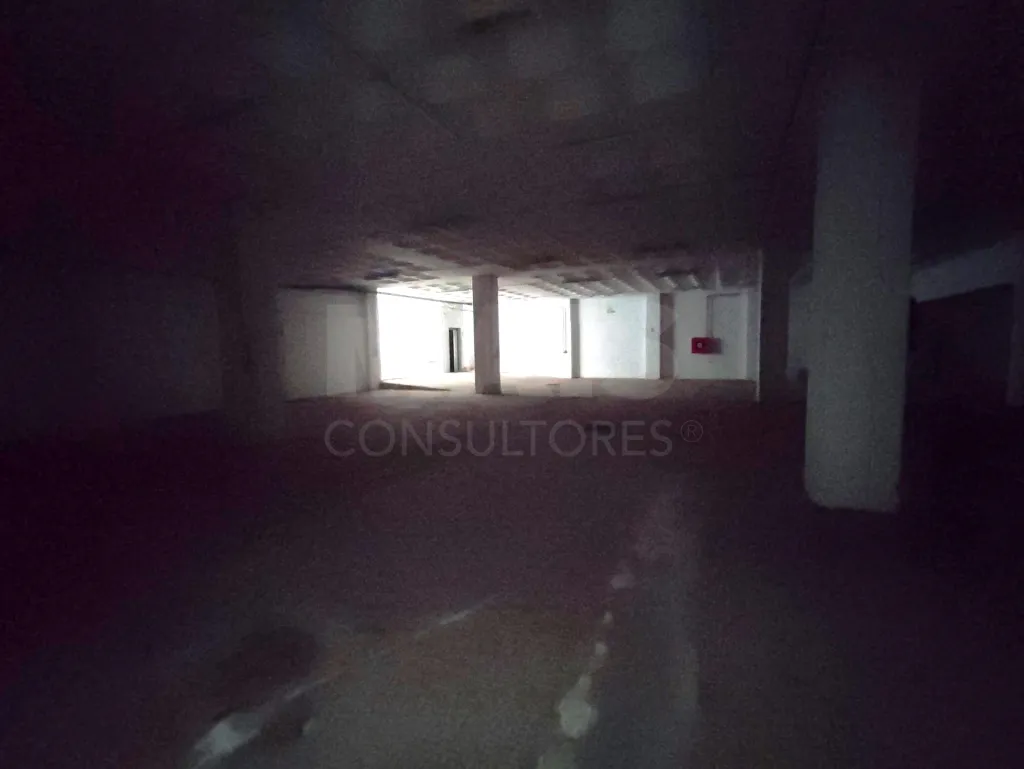 Fantástico Armazem em Prior Velho - Remodelado
