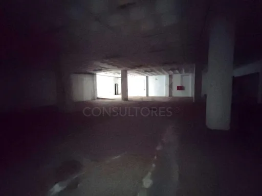 Fantástico Armazem em Prior Velho - Remodelado