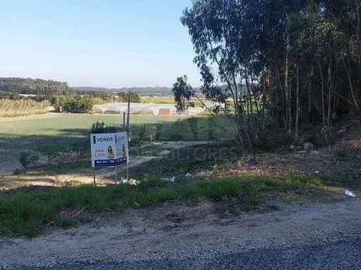 Terreno de 1380m2 em Olho Marinho