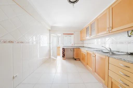 Apartamento T3 com garagem em Peniche