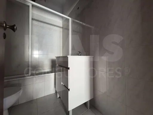 Apartamento de 3 Assoalhadas com Varanda na Serra da Mina