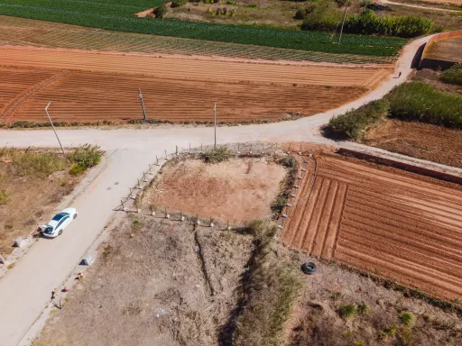 Excelente lote com projeto aprovado para moradia T3 com garagem e piscina