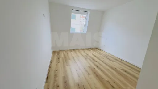 Apartamento T4 Totalmente Remodelado | Centro da Lourinhã | Espaço, Elegância e Conforto