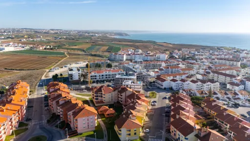 Apartamento T3 novo em prédio com piscina na Consolação