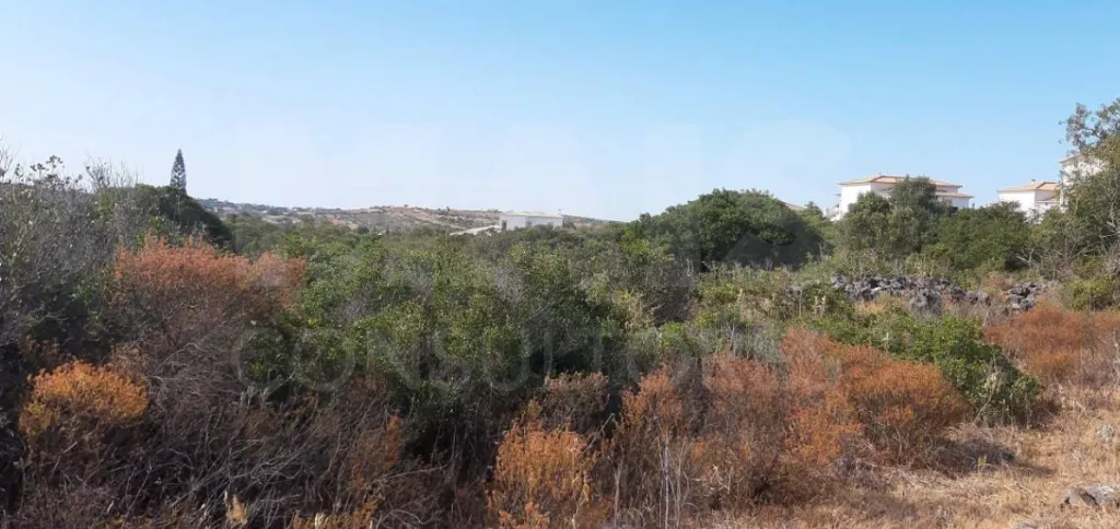 Terreno em zona residencial em Almádena - Lagos