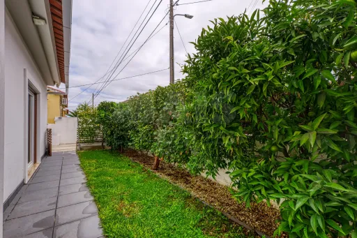 Moradia T3 Remodelada, Pronta a Habitar, com Ginásio, Anexo e Jardim