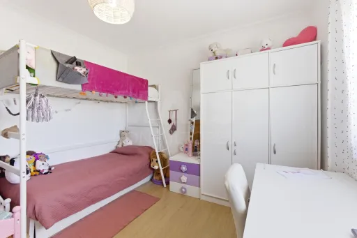 Apartamento T2 com varandas e arrecadação em Peniche