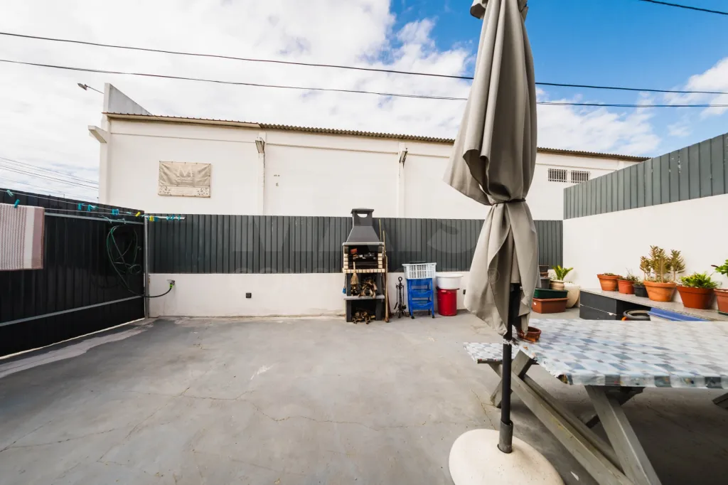 NÃO PUBLICAR Moradia T3 Semi-Nova no centro da cidade com garagem e terraço privativo