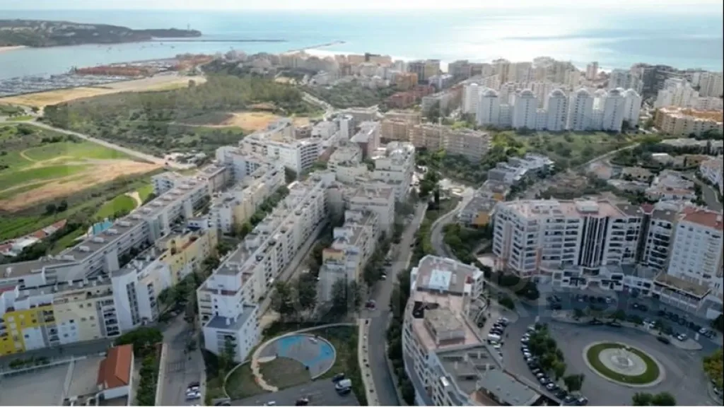 Apartamento T2 com 1 Lugar de Estacionamento  e Varanda | Próximo da Praia da Rocha – Encosta da Marina  - Portimão