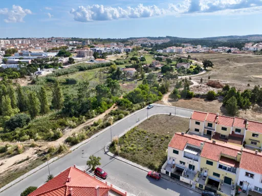 Lote urbano de 440 m² em Caldas da Rainha | Dê espaço ao seu próximo projeto