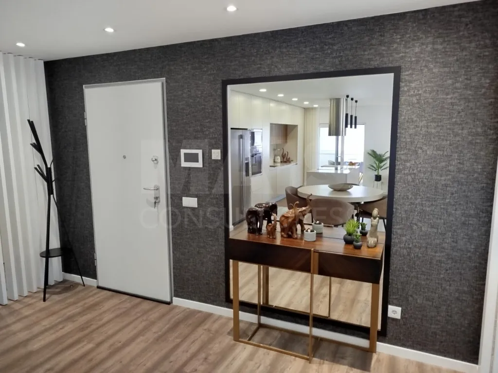 3-Bedroom Top-Floor Apartment with Panoramic Balcony, Garage, and Storage Room | Downtown Lourinhã, 10 Minutes from the Beach