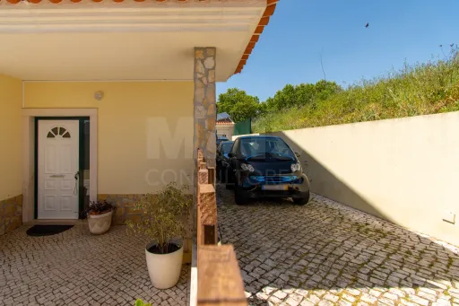 Moradia de 4 assoalhadas a 5km do centro de Loures
