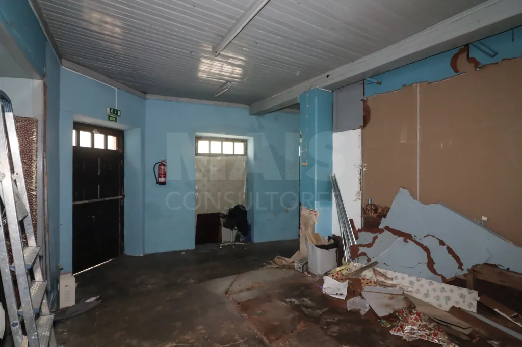 Moradia T3 com Potencial Comercial e Habitacional – Reabilitação em Pocariça / Alenquer