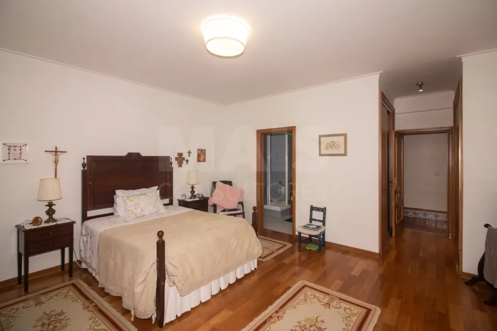 Apartamento T4 no Carregado
