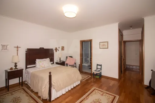 Apartamento T4 no Carregado