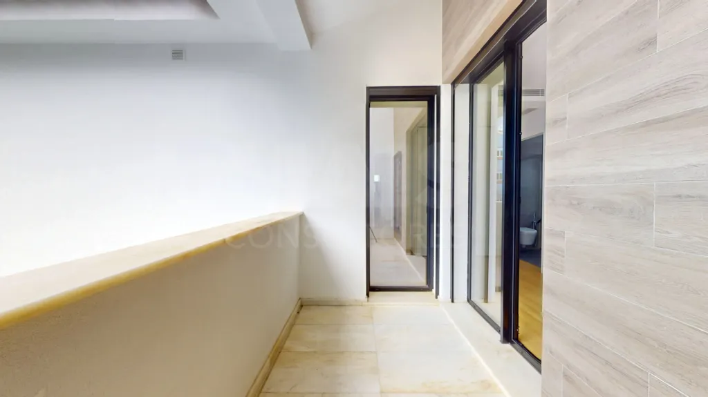 Moradia nova com piscina T4 em Linda a Velha