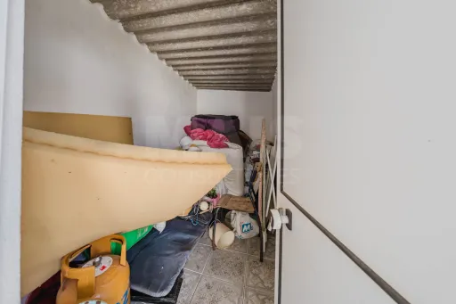 Prédio no centro de Peniche – com comércio e habitação, vista mar