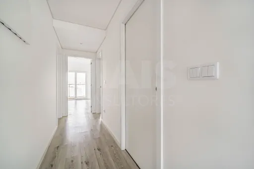 Apartamento T1 em Vale de Milhaços