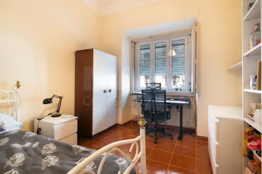 T4 com logradouro de 25 m2 no Areeiro