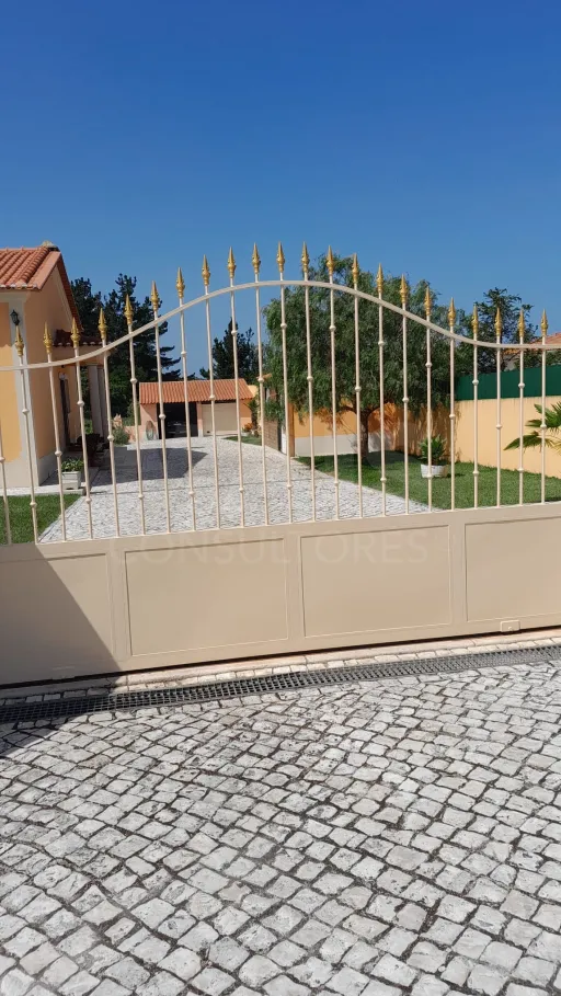 Moradia T3 Térrea com jardim e árvores de fruto