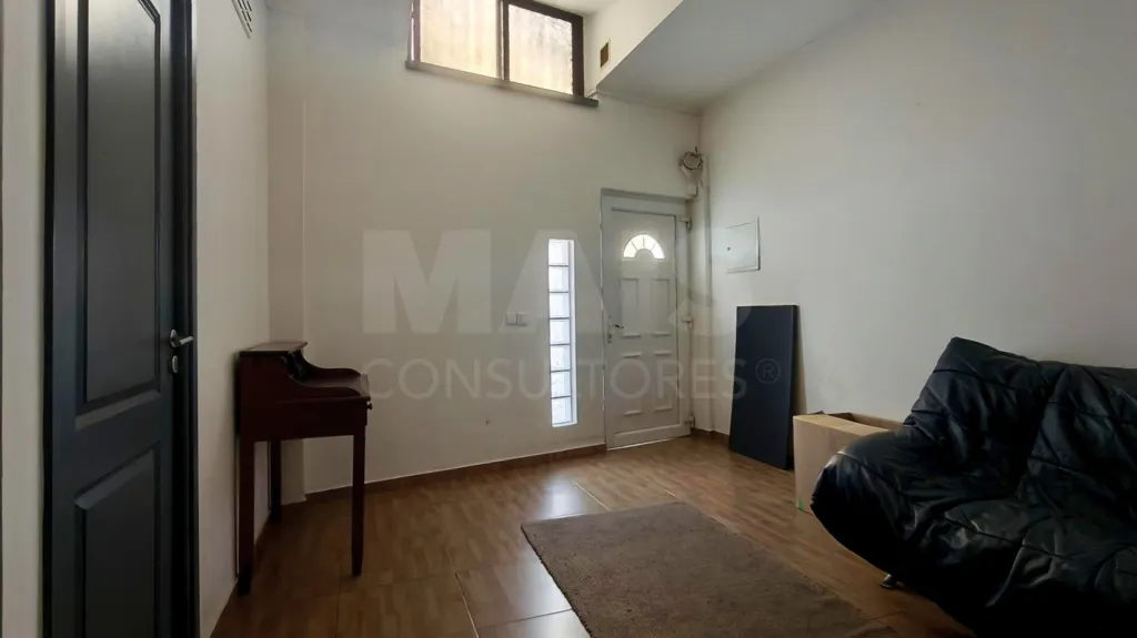 2-Bedroom Apartment with Terrace and Potential | Downtown Caldas da Rainha