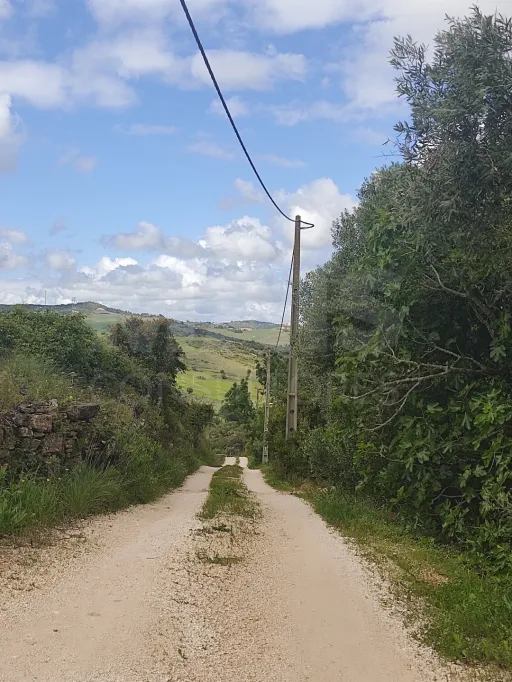 Terreno com 10.000m2 com 2 poços de água e casa com 28 m2, de apoio agrícola
