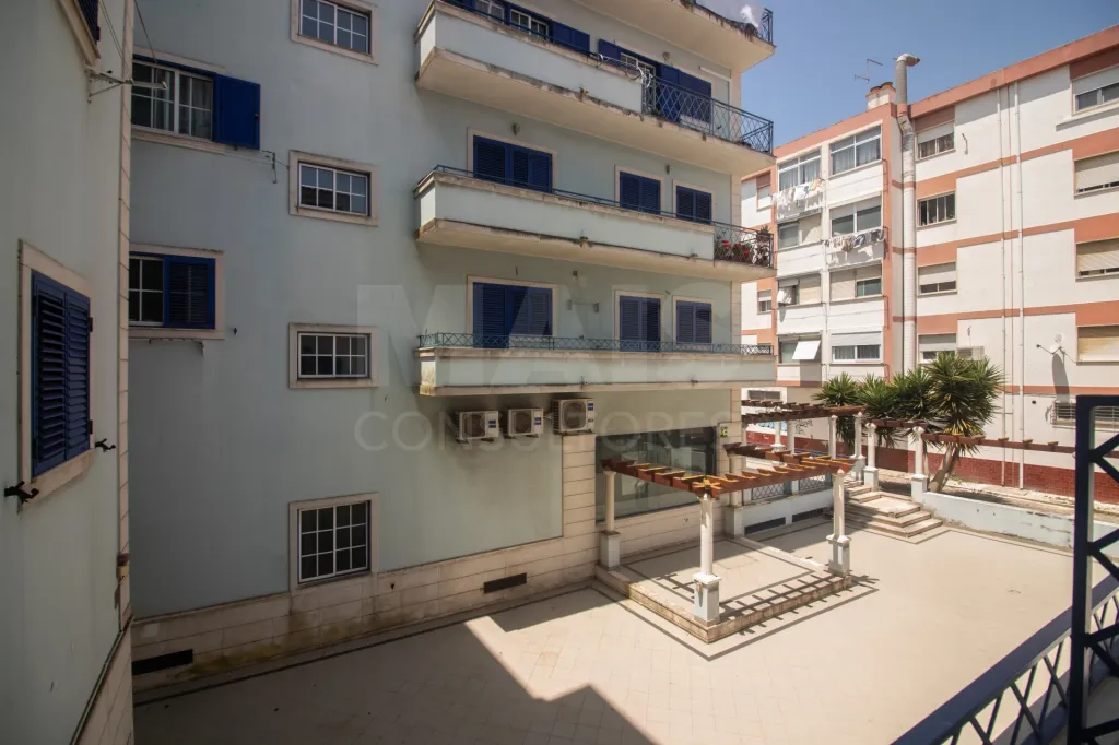 Apartamento T4 no Carregado