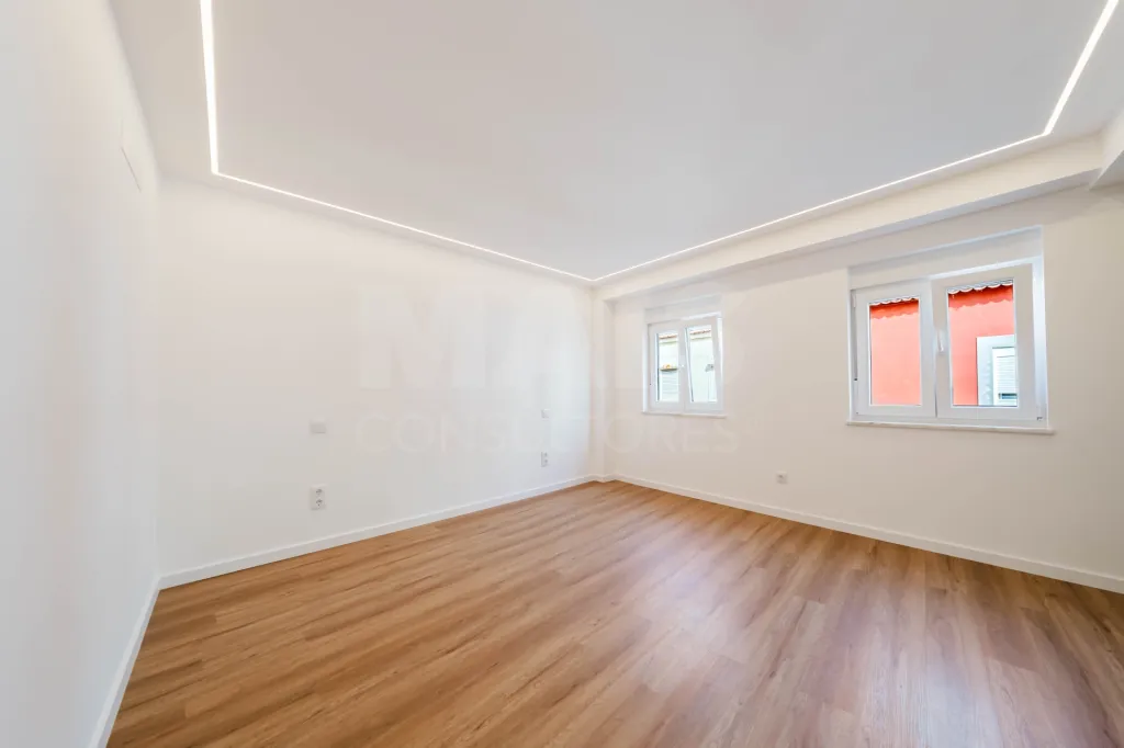 Moradia totalmente remodelada no coração de Peniche!