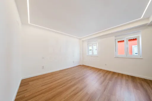 Moradia totalmente remodelada no coração de Peniche!
