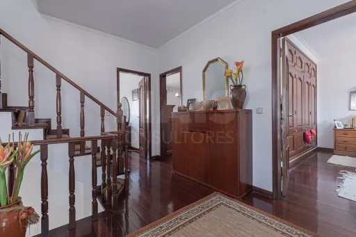 🏡✨ Moradia T4 em Alenquer com Piscina e Espaço de Convívio ao Ar Livre!
