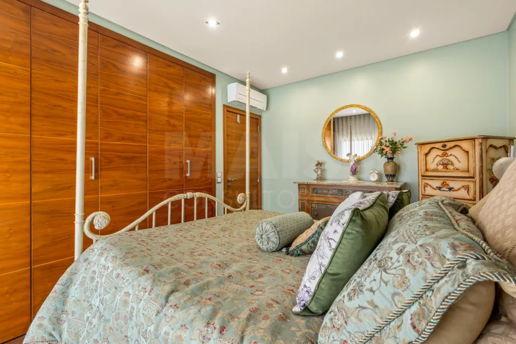 Moradia T4 com Vista Mar, Jacuzzi Panorâmico e Energia Solar | Lourinhã