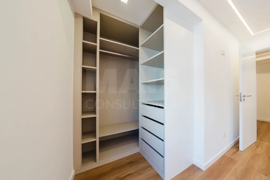 Moradia totalmente remodelada no coração de Peniche!