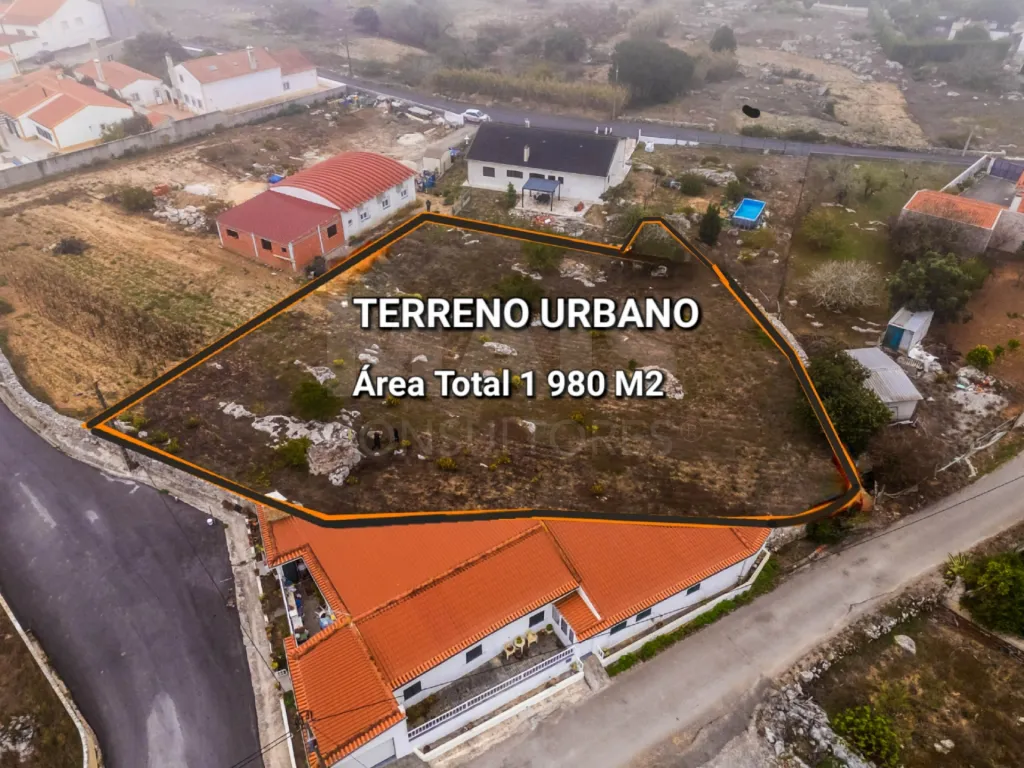 Terreno Urbano com 1980m2, Construção Moradia até 300m2