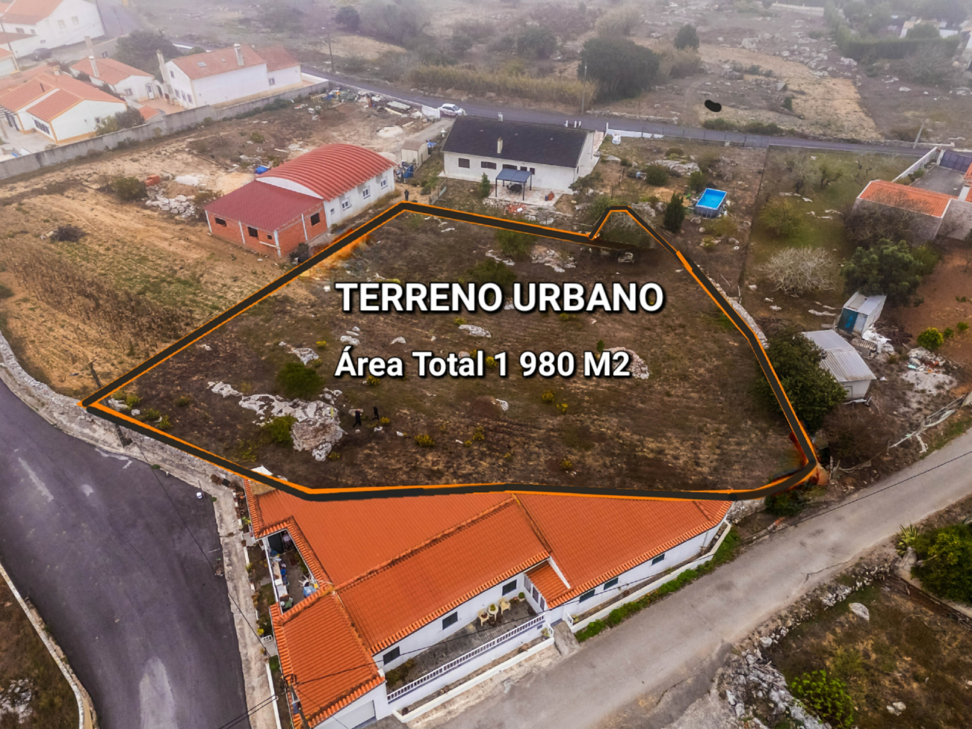 Terreno Urbano com 1980m2, Construção Moradia até 300m2