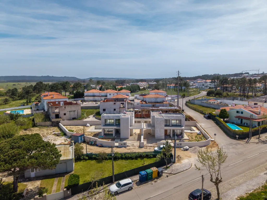 Moradia T3 (3 Suítes) com piscina e jardim - Salir do Porto