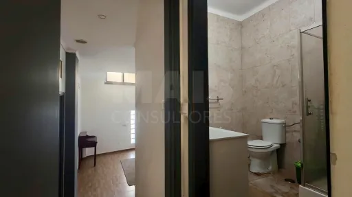 Apartamento T2 com Terraço e Potencial | Centro das Caldas da Rainha
