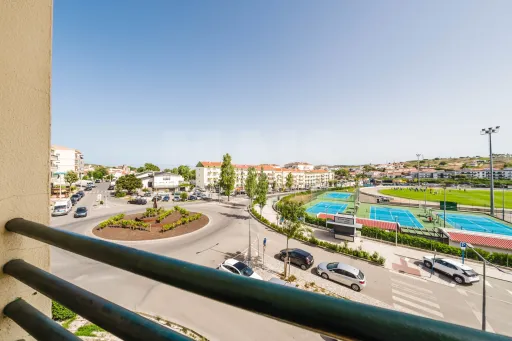 Spacious 3-Bedroom Apartment in Downtown Lourinhã with a Balcony and Terraces