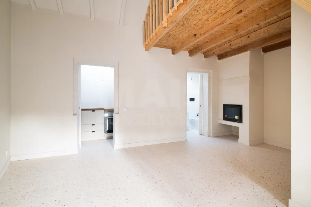 Moradia T1+1 totalmente renovada — moderna, acolhedora e com espaço exterior