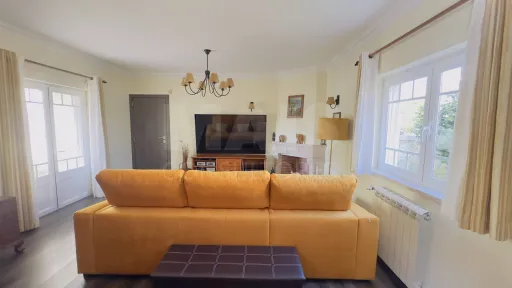 Exclusiva Moradia T4 com Jardim Privativo e Garagem | A minutos da Praia da Foz do Lizandro e da Ericeira