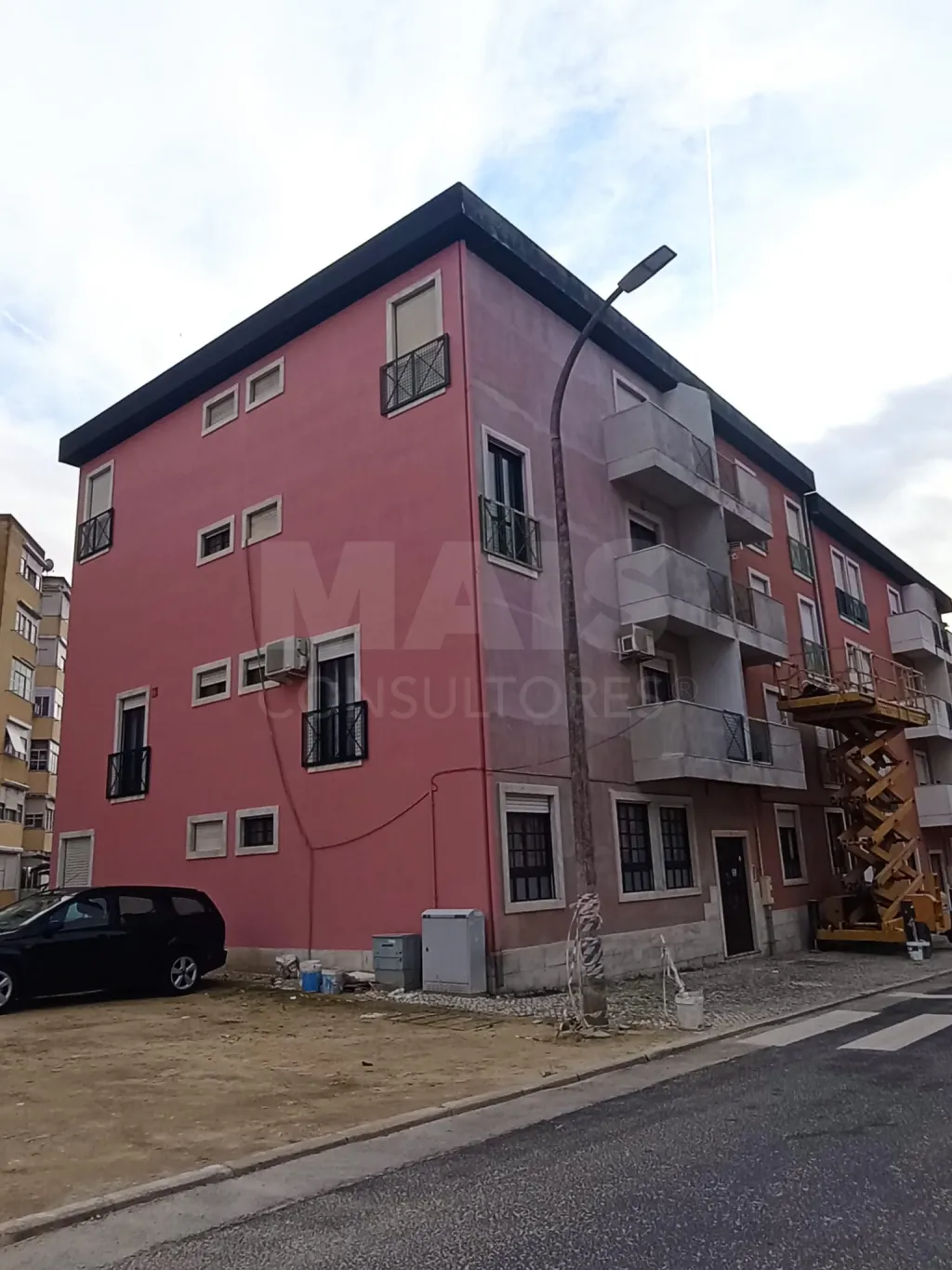Apartamento T2 R/C 71 m2 na zona nobre da Moita