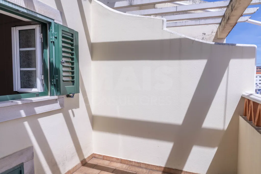 Moradia T4, centro do Cadaval, com garagem