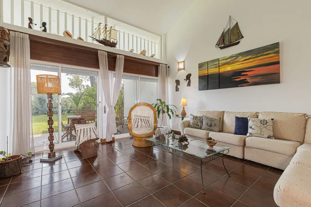 Moradia Contemporânea com terreno 700m2 em Soltroia – Próxima da Praia