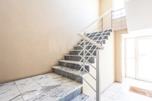 Apartamento T2 com garagem