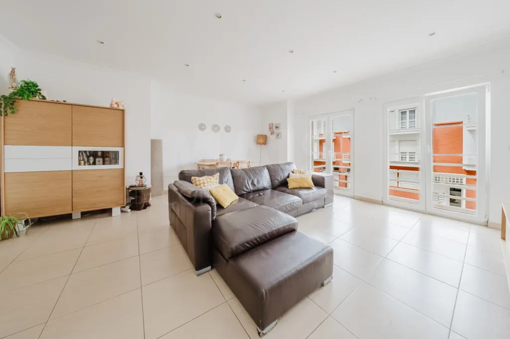 Apartamento T3 no centro de Peniche – 1º piso com elevador